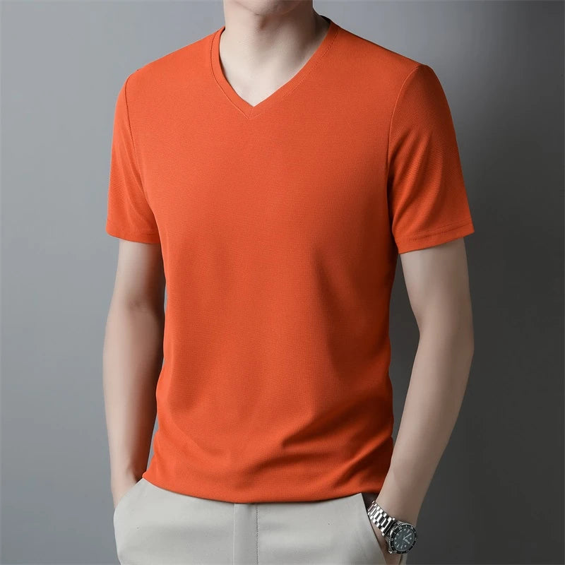 Camiseta masculina de manga curta com decote em V, estilo waffle. Ideal para o verão, é confortável e respirável, disponível em cores sólidas e na moda. Perfeita para compor looks casuais!