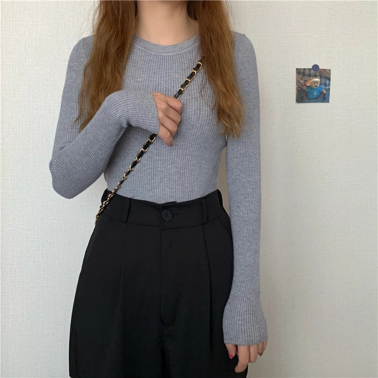 Nova blusa feminina 2025 para outono e inverno, manga longa, pulôver básico com pescoço elástico e estilo sólido em malha jumper.