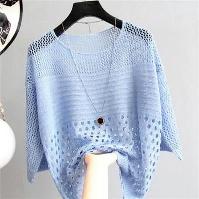 Colete de malha de seda gelo para primavera e verão, com design oco e fino, ideal para looks de streetwear com camisa branca.