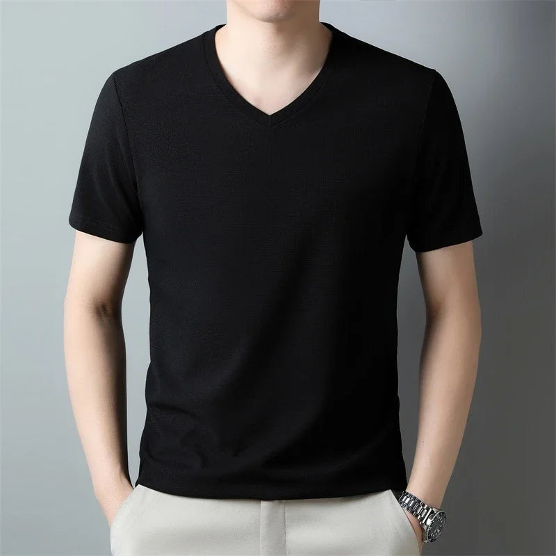Camiseta masculina de manga curta com decote em V, estilo waffle. Ideal para o verão, é confortável e respirável, disponível em cores sólidas e na moda. Perfeita para compor looks casuais!