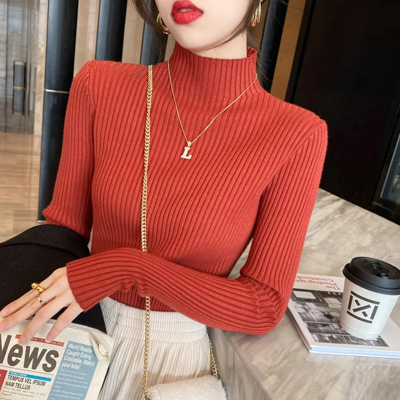 Blusa feminina de malha com manga longa e gola alta, ideal para o inverno. Pulôver fino, perfeito para compor looks modernos.