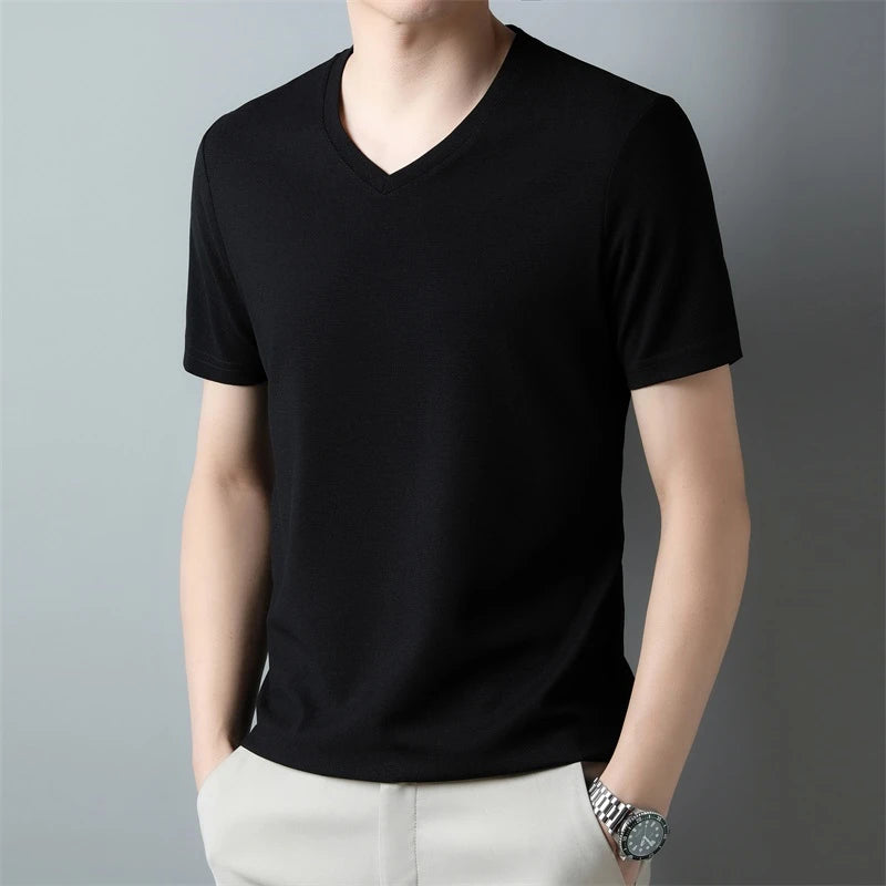 Camiseta masculina de manga curta com decote em V, estilo waffle. Ideal para o verão, é confortável e respirável, disponível em cores sólidas e na moda. Perfeita para compor looks casuais!