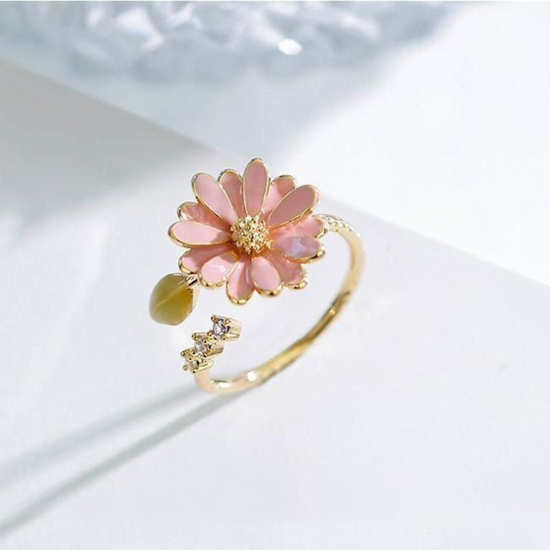 Anel ajustável feminino com design de flor margarida luxuosa, folha detalhada, em cobre com banho dourado, ideal para uso diário, festas e presente especial.