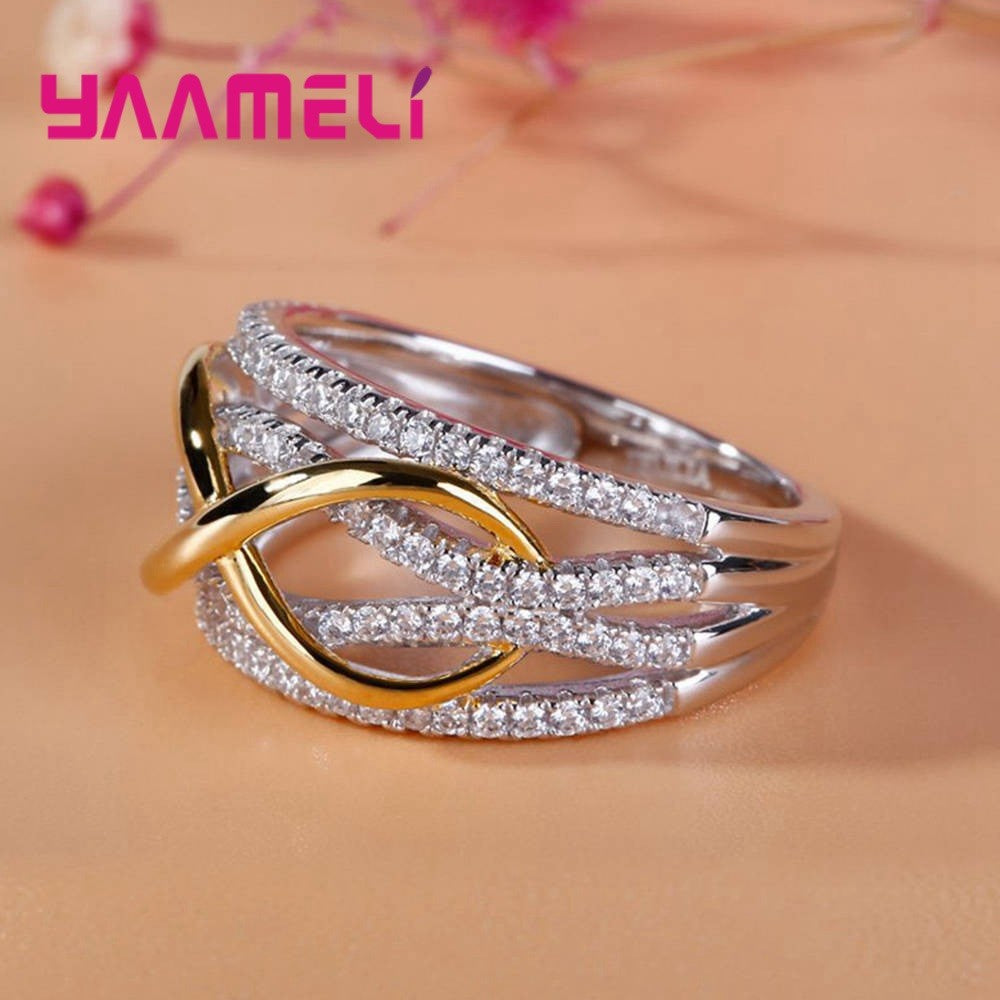 Anel infinito de amor em prata esterlina 925, com acabamento brilhante, zircônia cúbica, design em laço e formato de letra 8. Jóia de eternidade e promessa, perfeita para mulheres e namoradas.