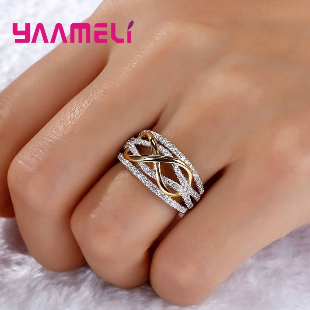 Anel infinito de amor em prata esterlina 925, com acabamento brilhante, zircônia cúbica, design em laço e formato de letra 8. Jóia de eternidade e promessa, perfeita para mulheres e namoradas.